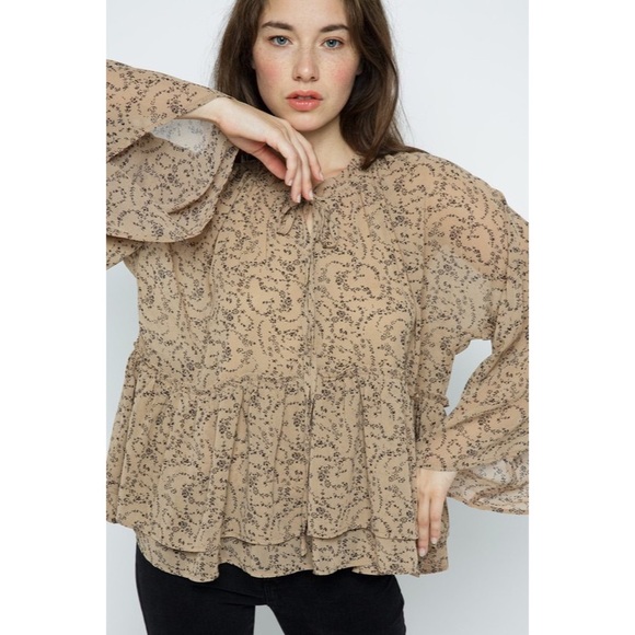 SCOTTSDALE FLUTTER SLEEVE BLOUSE - Picture 5 of 11